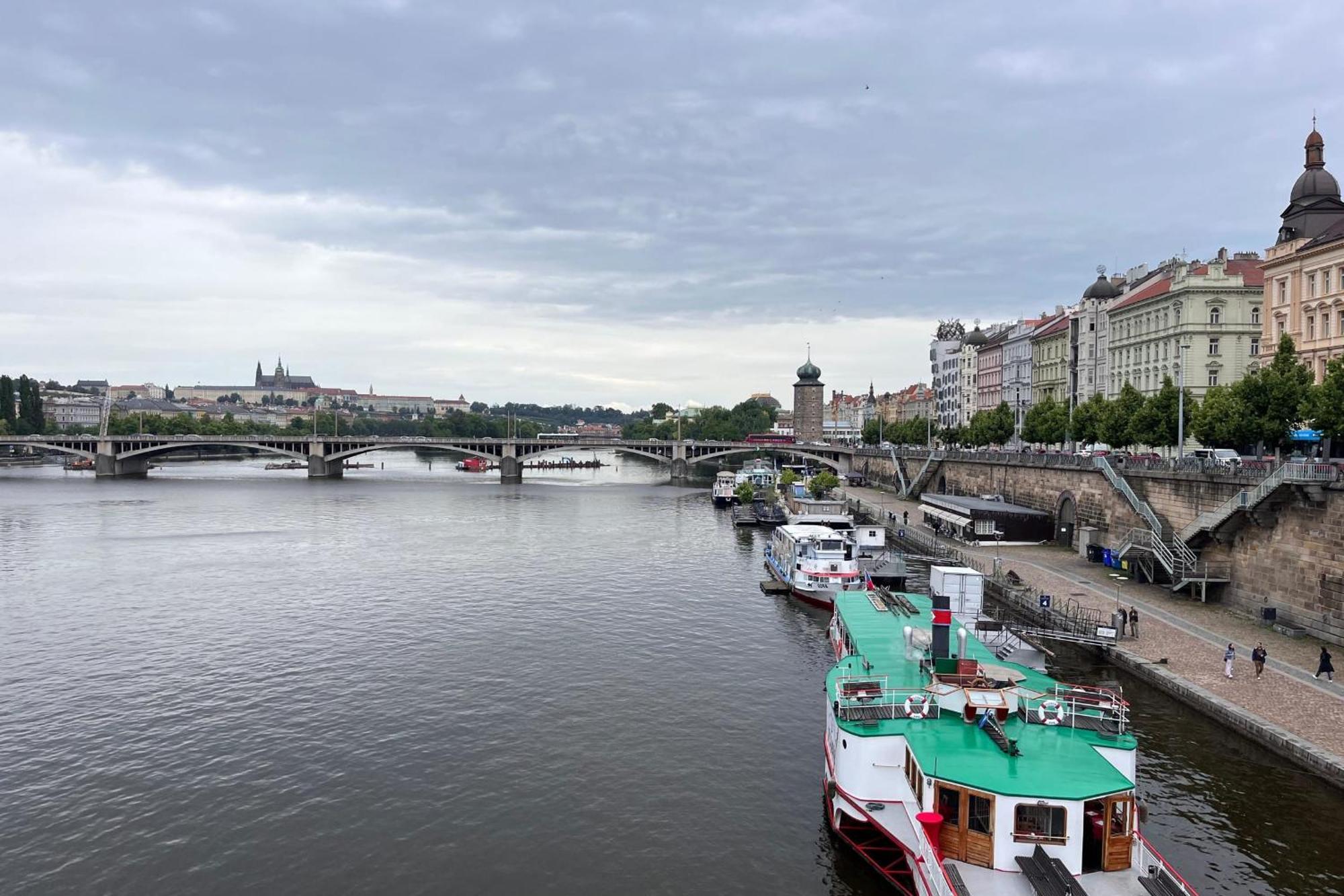 Comfortable And Cosy Apt A Few Steps From Dancing House And Naplavka Dance Praha Bagian luar foto